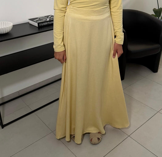 Robe satinée jaune