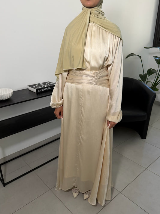 Robe satinée drapée – Champagne
