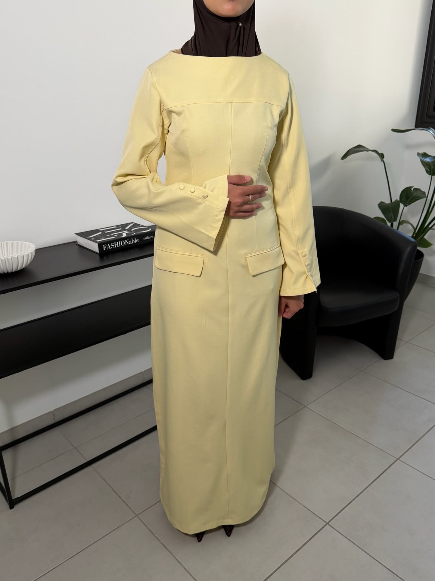 Robe élégante – Jaune pastel